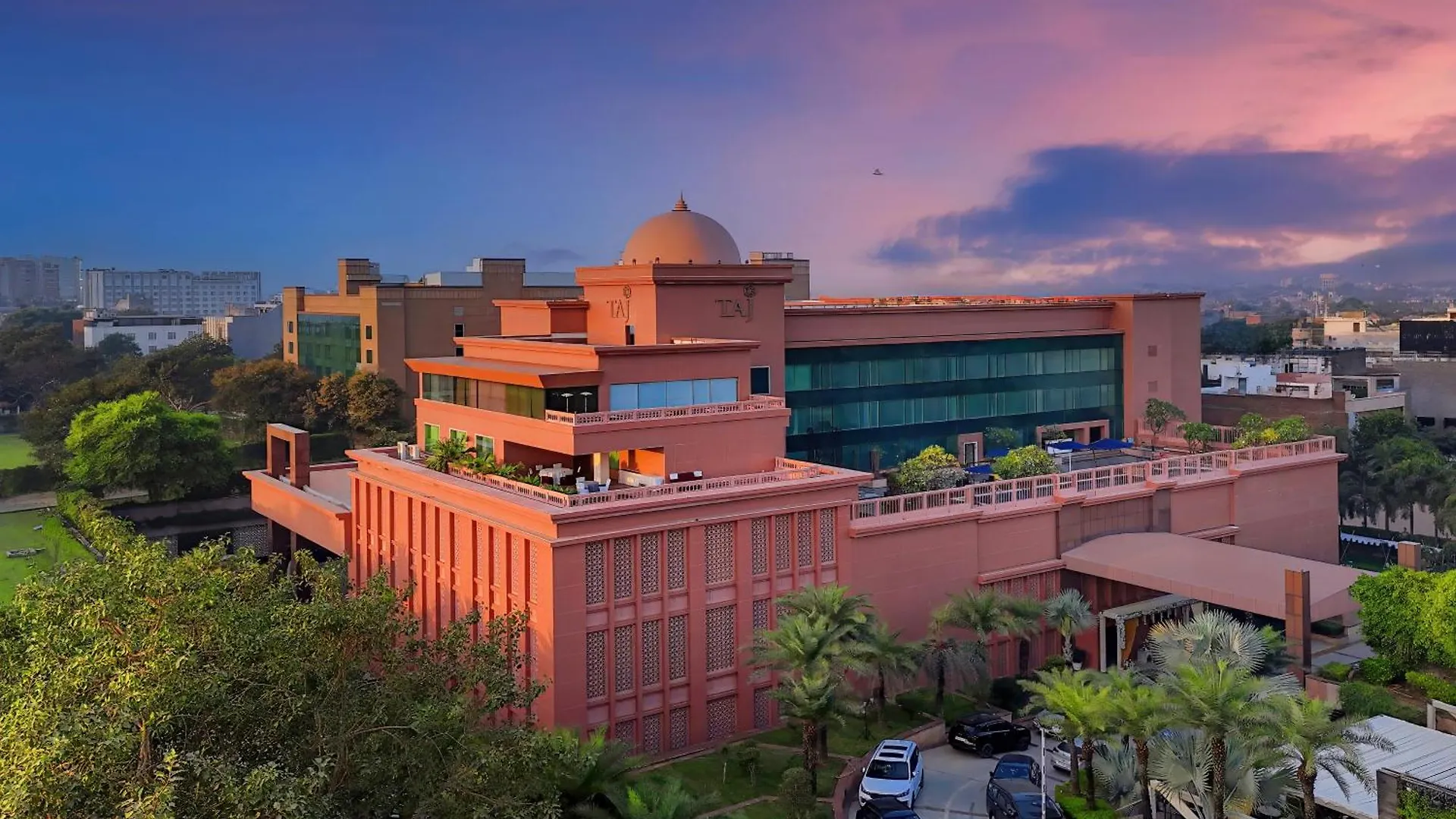 Taj Hotel & Convention Centre, Agra contacts